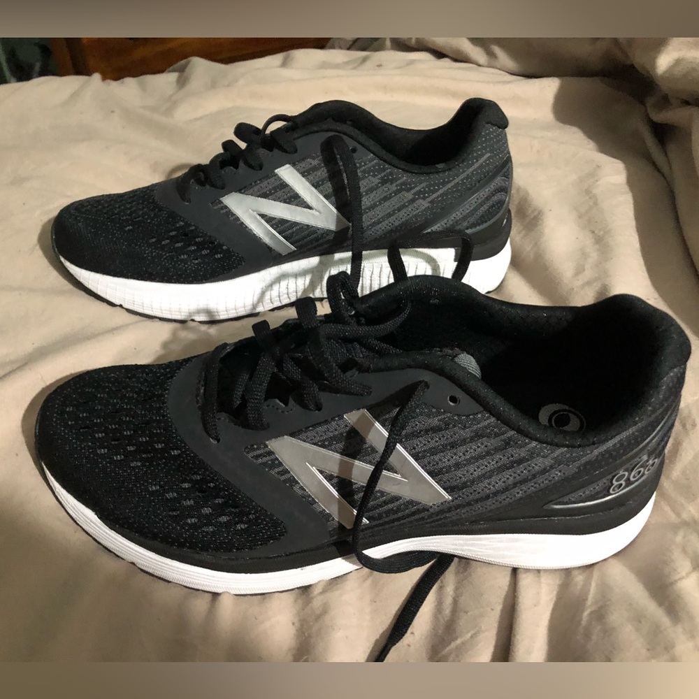 Women's 860 v9 Running Shoes Black/Grey (New Balance)